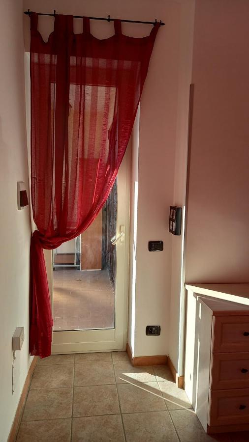 A Santy'S House 1Piano-No Lift-Shuttle A Pagamento-Raggiungibile A Piedi Aeroporto-Fermata Bus Fiera Di Roma A 3 Minuti-Air Condiz Ed Extra Bed For A Fee A Pagamento Apartman Fiumicino Kültér fotó